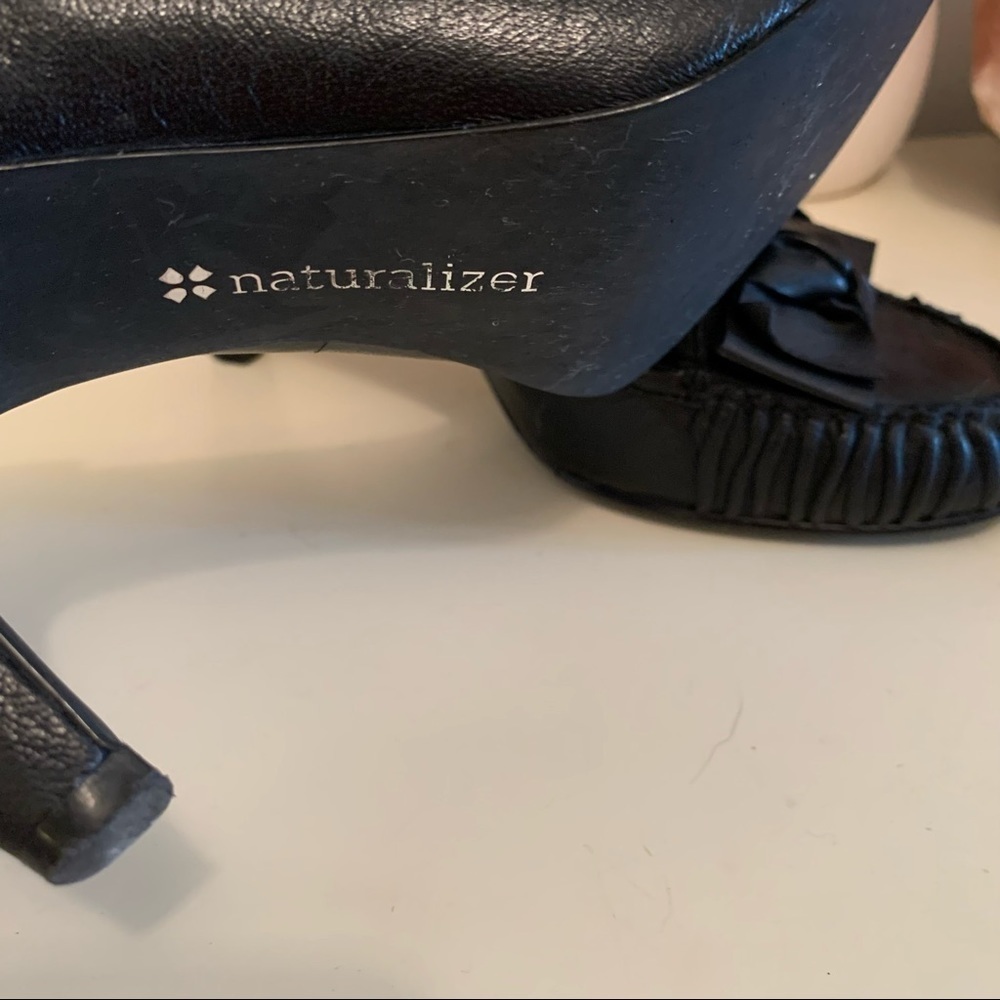 Naturalizer black leather bow shoes size 6M - Picture 9 of 9